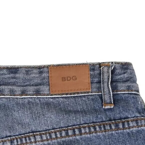 Urban Outfitters BDG Jean Shorts Mid Rise Freja Vintage Fit Blue Size 26 - Picture 3 of 9